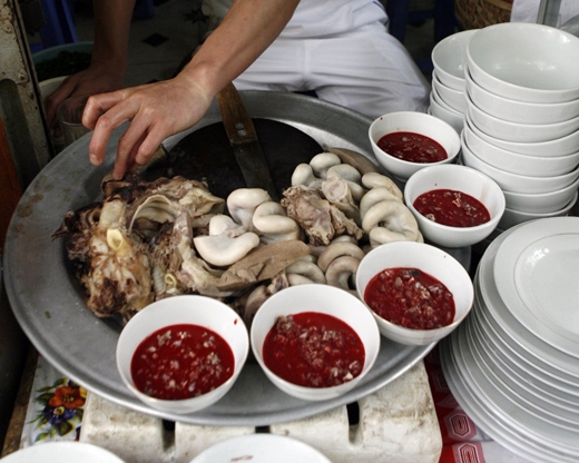 
	
	Tiết canh, một món ăn khá phổ biến ở các nước khu vực Đông Nam Á.